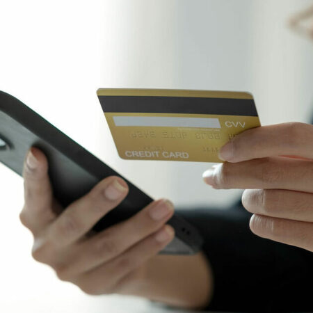 Новый способ кражи денег у россиян через NFC