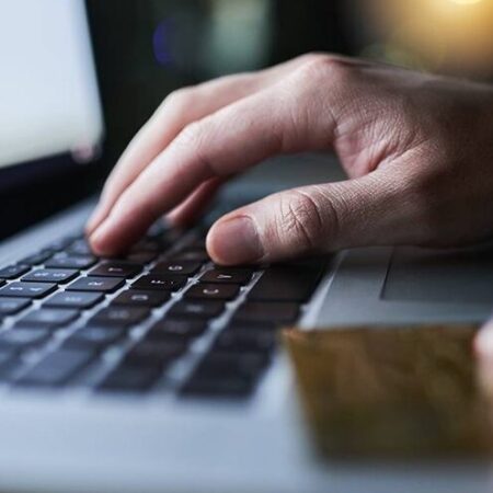 Мошенники используют новые уловки при трудоустройстве россиян: Схемы “Заплатите НДФЛ” и другие