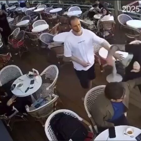 Видео с потасовкой в «Кофемании» с участием футболиста Смолова попало в Сеть