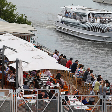 Жаркая погода в Москве подстегнула интерес к летним верандам