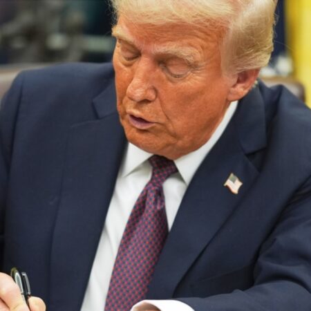 «Сокрушительный» Трамп: в Сенате США подгоняют законопроект о 500-процентных пошлинах под надежды американского президента