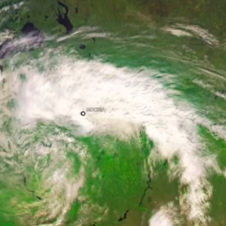 «Роскосмос» показал спутниковые снимки циклона, принесшего ливень в Москву