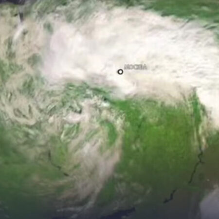 Мощный циклон над Москвой: «Роскосмос» опубликовал впечатляющие спутниковые снимки