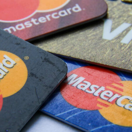 Переход на «Мир»: Завершение эпохи Visa и Mastercard в России