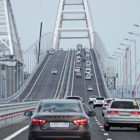 Пробки на Крымском мосту: пять часов ожидания после ночной атаки беспилотников