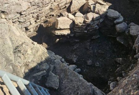 Археологи обнаружили уникальную каменную кладку эпохи князя Олега Вещего в Старой Ладоге