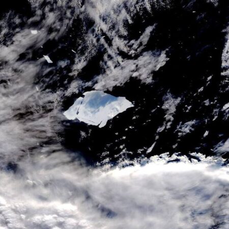 Айсберг-гигант А23а потерял треть своей массы за несколько месяцев