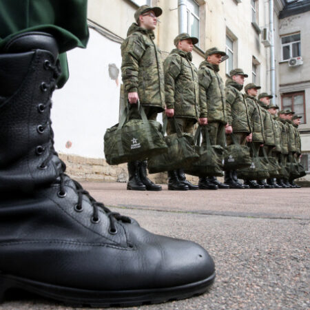Бизнес просит отсрочку от армии для физиков и непрофильных IT-специалистов