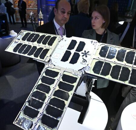 В России запущена конвейерная линия сборки космических аппаратов до 300 кг