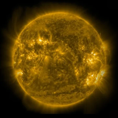 Сильная вспышка класса M зафиксирована на Солнце