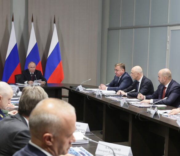 Владимир Путин провел совещание по вопросам развития двигателестроения в Самаре