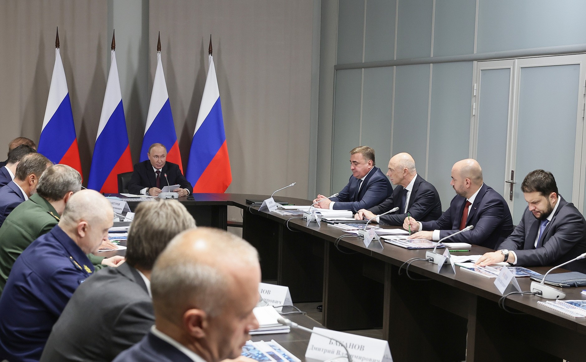 Preview Владимир Путин провел совещание по вопросам развития двигателестроения в Самаре