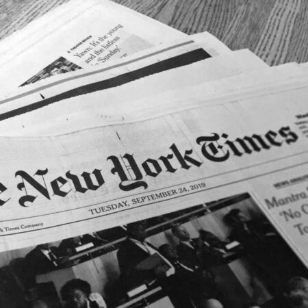 The New York Times: Американские зумеры активно учатся шить и перешивать вещи