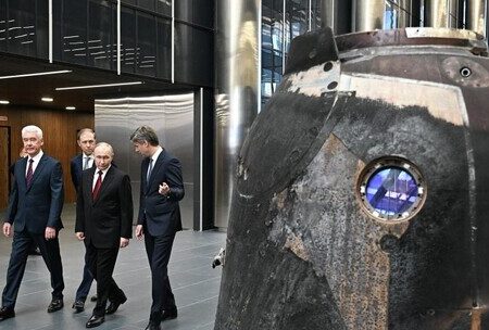 Путин посетил Национальный космический центр в Москве