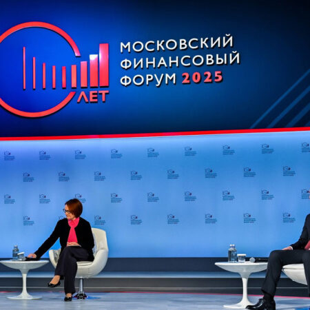 Экономика России: Власти отрицают рецессию и называют третьего союзника