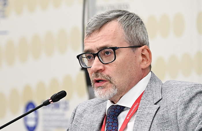 Preview Гендиректор Аналитического центра ВЦИОМ Валерий Федоров о том, почему почти треть россиян считают, что их могут чипировать