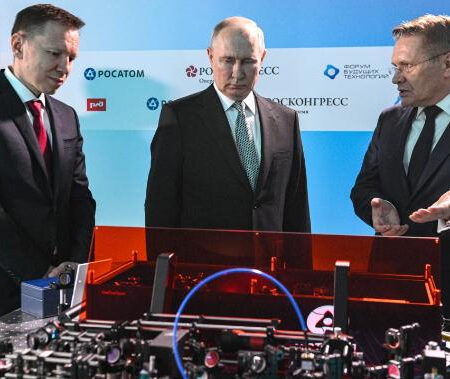 Путин пригласил мировых ученых к развитию ядерных технологий