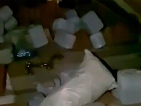 Погибшие от отравления алкоголем из Ленобласти купили спиртное у пенсионера