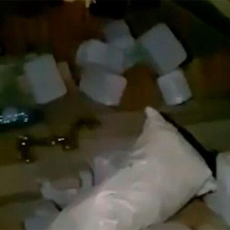 Погибшие от отравления алкоголем из Ленобласти купили спиртное у пенсионера