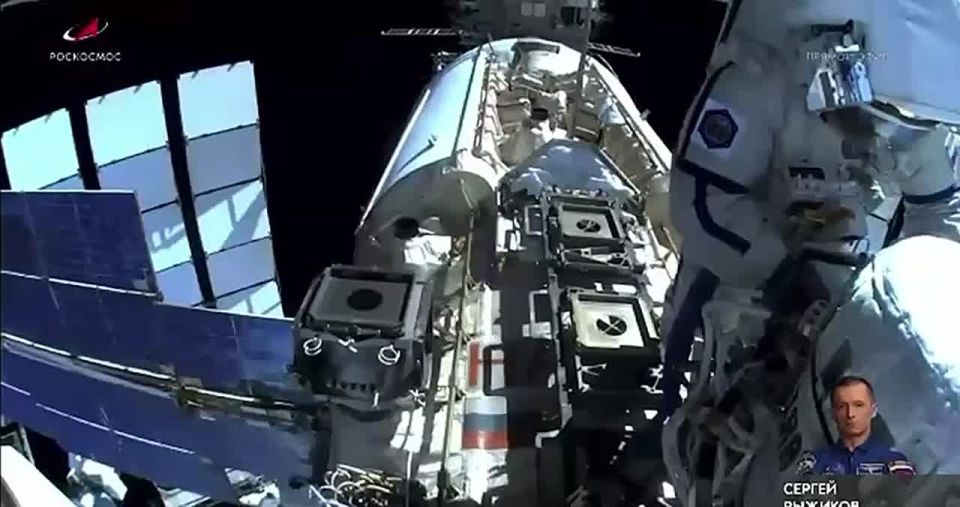 Preview Космонавты Рыжиков и Зубрицкий завершили шестичасовую работу в открытом космосе