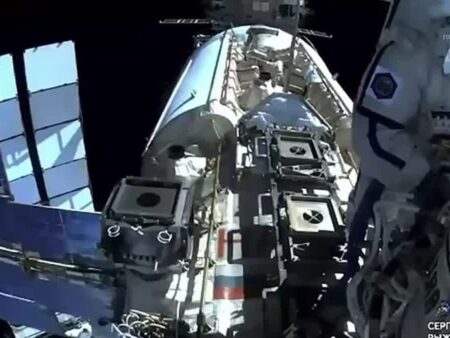 Космонавты Рыжиков и Зубрицкий завершили шестичасовую работу в открытом космосе