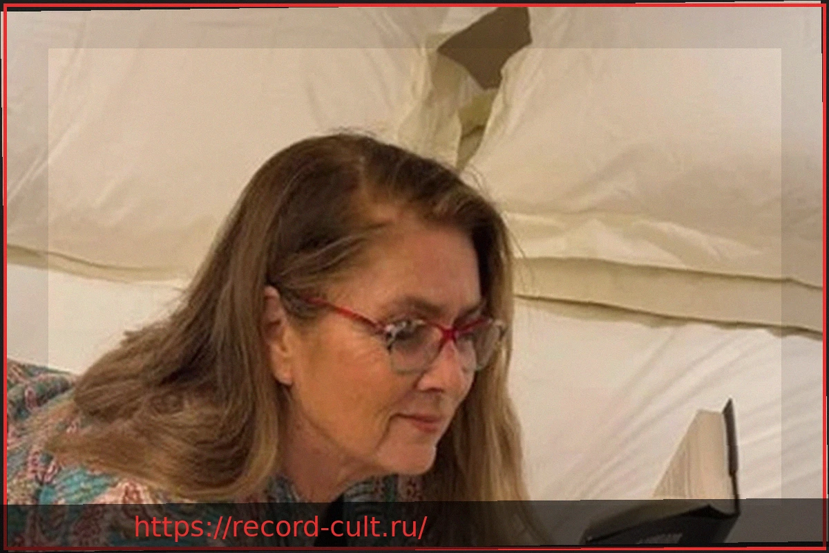 Preview Ромина Пауэр опубликовала семейное фото с Аль Бано и заявила: «Мы тоже были «семьей из леса». Я бы стала тигрицей!»