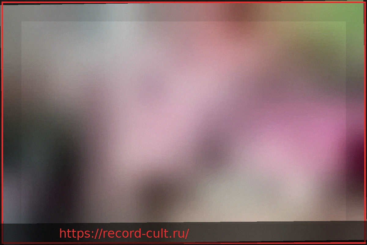 Preview Акция протеста в Риме: дымовые шашки и символы красных рук на ступенях Министерства образования