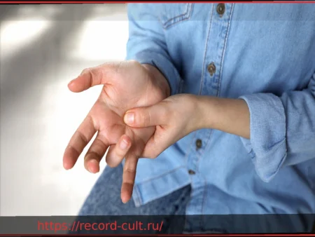 Щелкающий палец: что это такое и почему возникает?