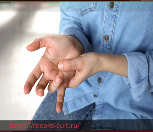 Щелкающий палец: что это такое и почему возникает?