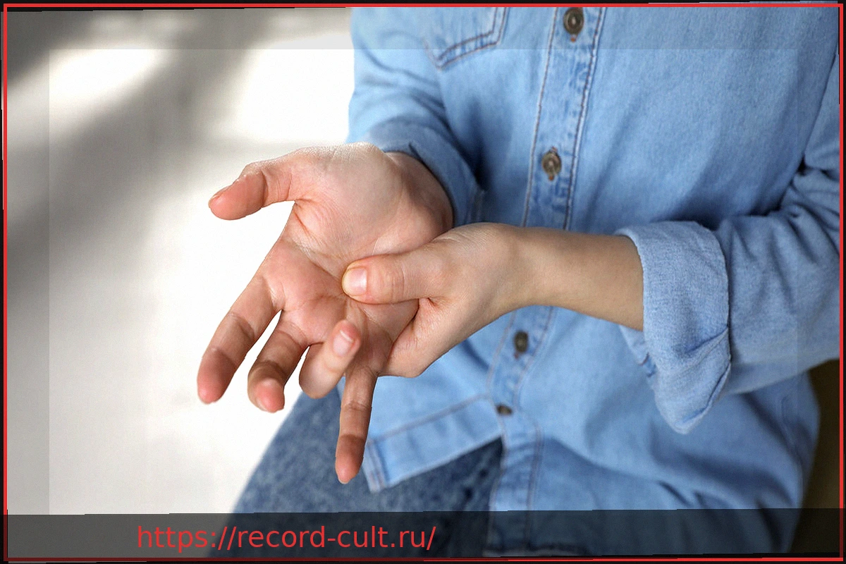 Preview Щелкающий палец: что это такое и почему возникает?