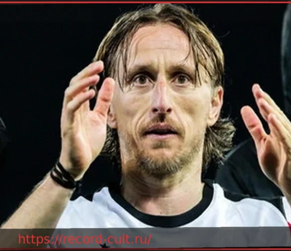 Наполи побеждает Милан благодаря голу Политано и обгоняет его в таблице