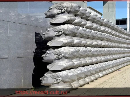 Выставка Ханса Купельвизера: Искусство, Сформированное Экскаватором