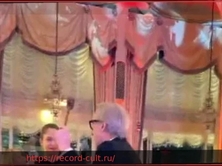 Флавио Бриаторе приобрел уникальный шлем Шарля Леклера за 120 000 евро: пилот в недоумении