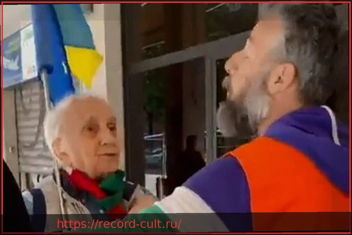 Preview 80-летний активист с украинским флагом удален с шествия 25 апреля в Болонье: вызван гнев