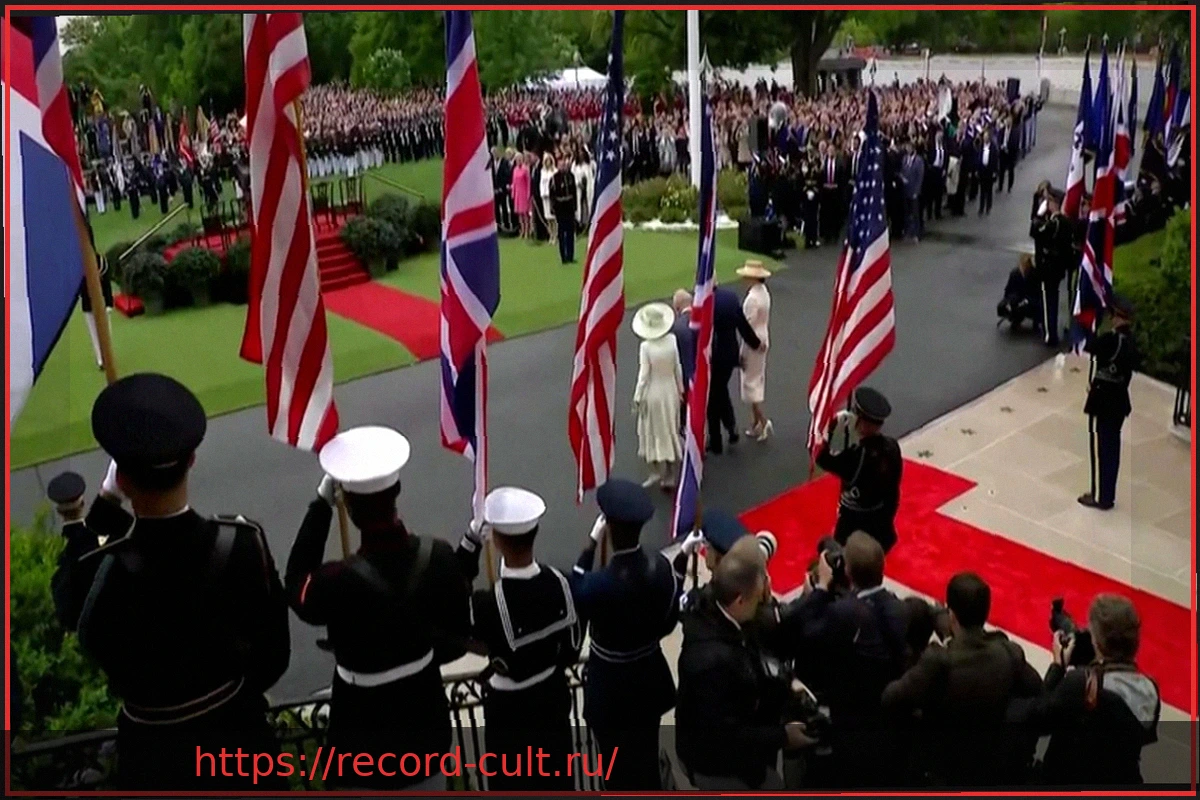 Preview Неловкий жест Дональда Трампа по отношению к Мелании при короле Карле