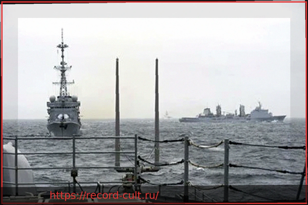 Preview Британский авианосец преследовал корабль ВМС России: опасное сближение, что произошло